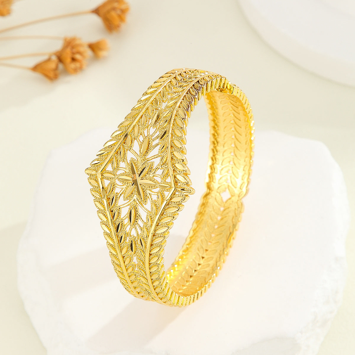 1pcs Fashionable Hollow Leaf Gold Bracelet, Carved Wheat Ear Flower Bracelet - URBAN METRO