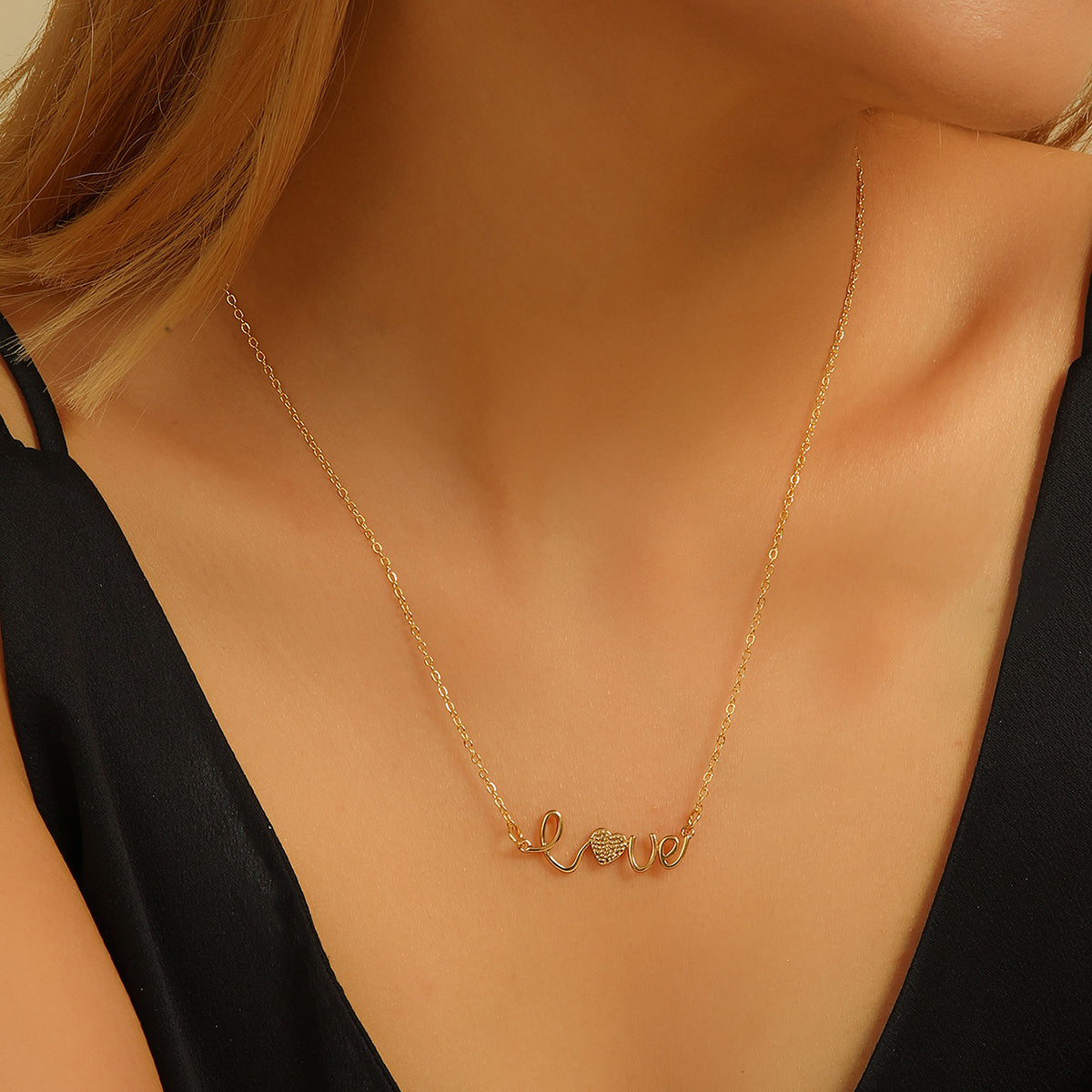 1pcs Simple Exquisite Inlaid Sparkling Diamond Symbol 8,Letter Love Pendant Necklace, Suitable For Women's Daily Wear, A Holiday Gift For Wives And Mothers - URBAN METRO