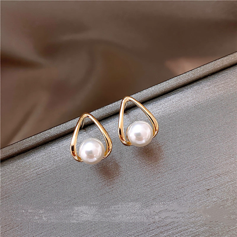 Silver Needle New Trendy Drop-shaped Pearl Stud Earrings - URBAN METRO