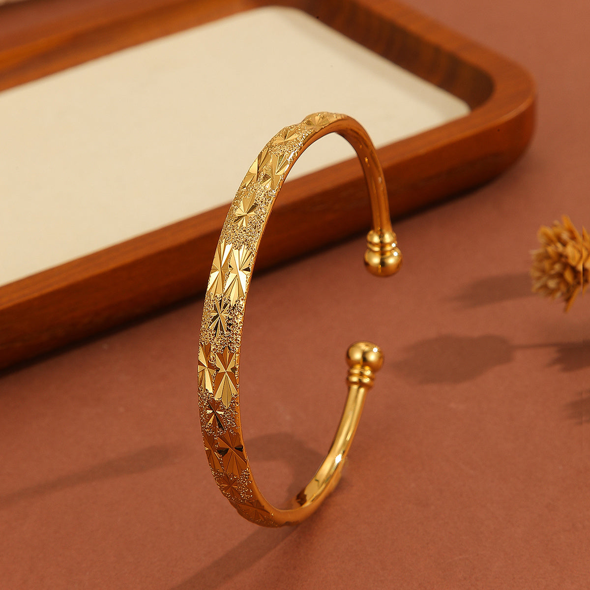 1pcsVintage Gold-plated 18k Delicate Pattern Bracelet, Sand Gold Women's Open Bracelet, Suitable For Daily Wear Holiday Gifts - URBAN METRO