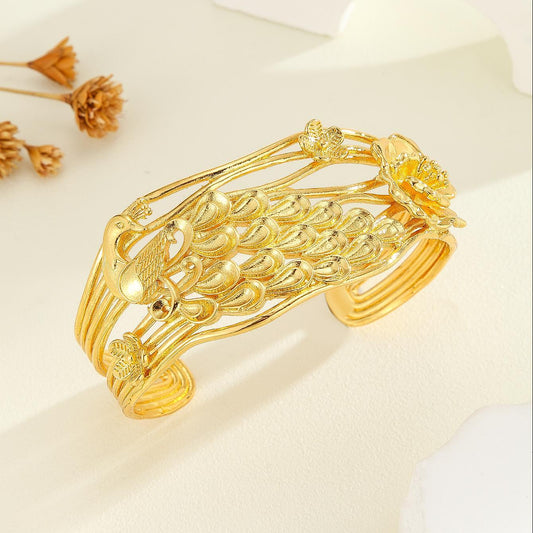 1pcs Vintage Luxury Carved Texture Gold Bracelet, Exquisite Peacock, Flower Patterned Bracelet - URBAN METRO