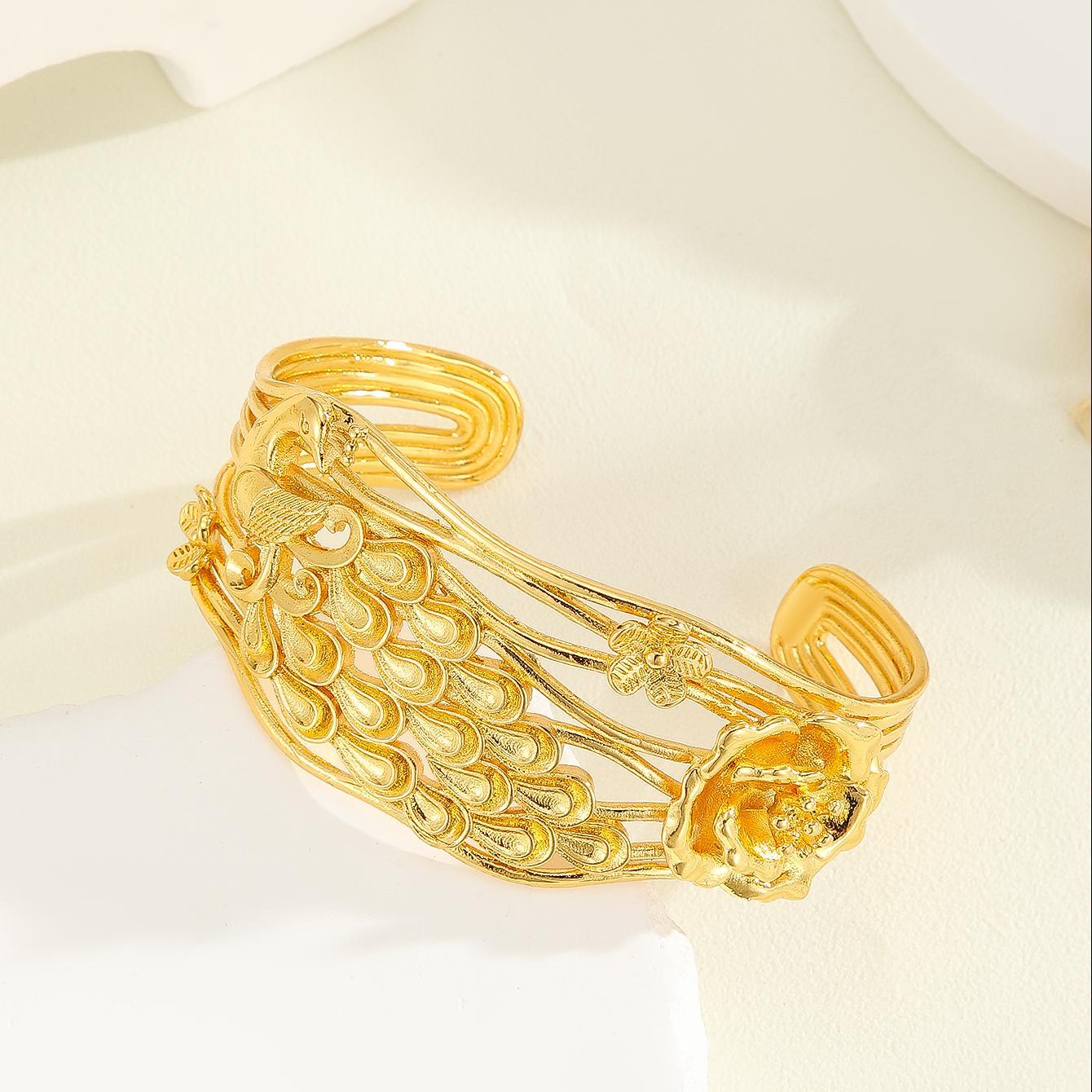 1pcs Vintage Luxury Carved Texture Gold Bracelet, Exquisite Peacock, Flower Patterned Bracelet - URBAN METRO