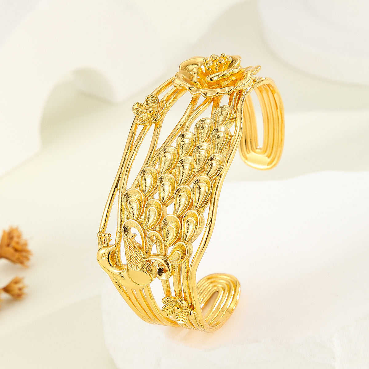1pcs Vintage Luxury Carved Texture Gold Bracelet, Exquisite Peacock, Flower Patterned Bracelet - URBAN METRO