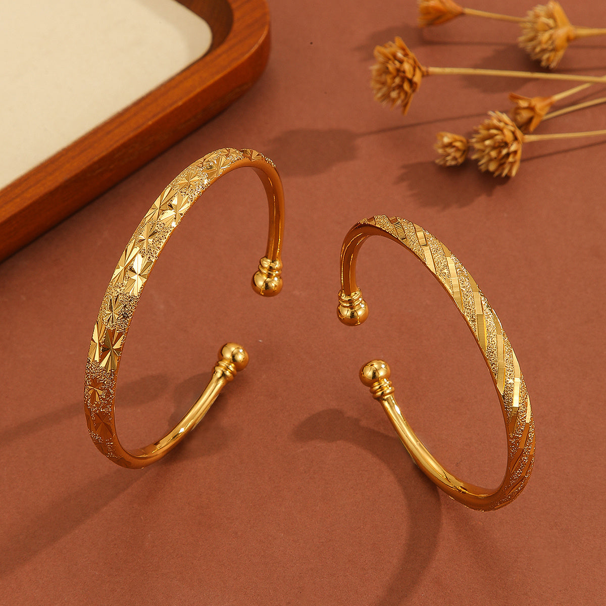 1pcsVintage Gold-plated 18k Delicate Pattern Bracelet, Sand Gold Women's Open Bracelet, Suitable For Daily Wear Holiday Gifts - URBAN METRO