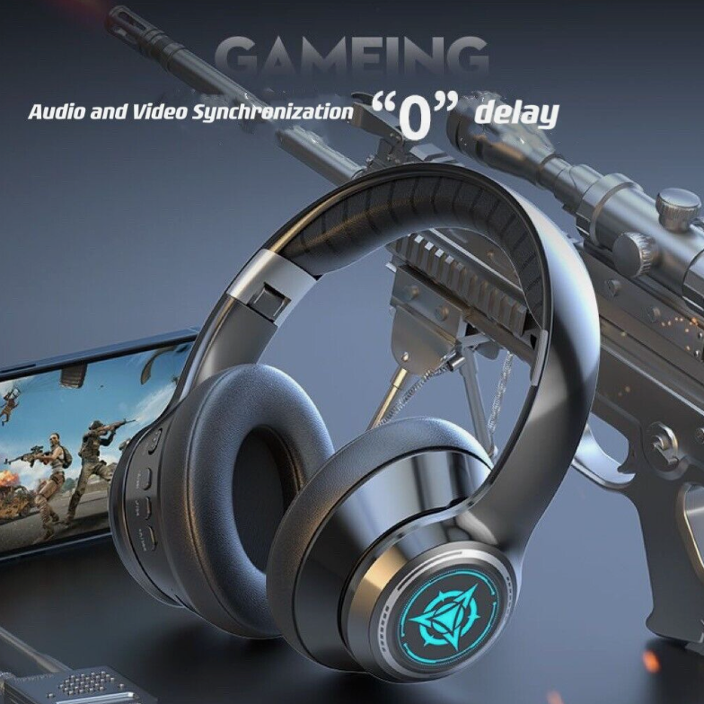 Gaming headset with smartphone and rifle on a reflective surface, emphasizing audio and video synchronization.