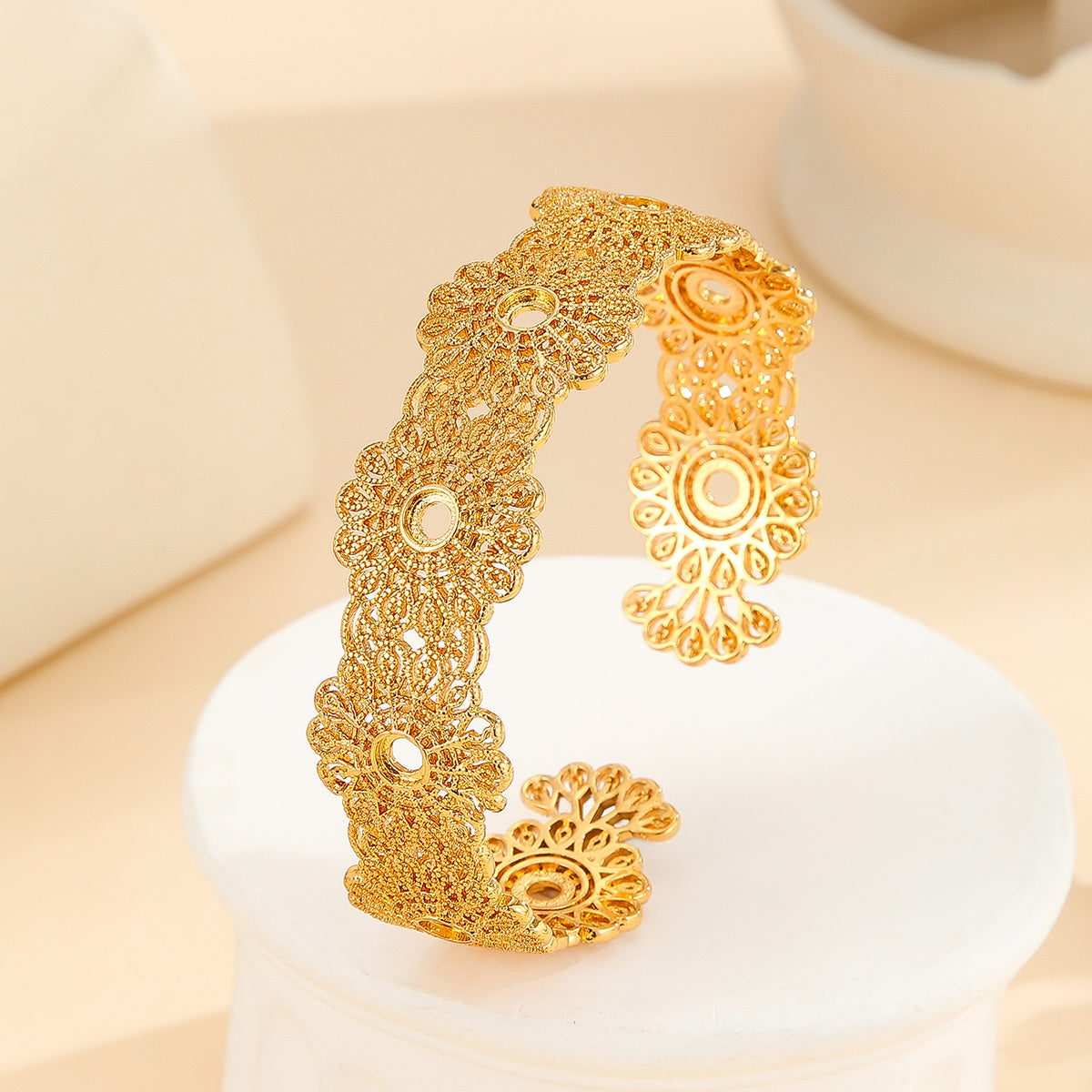 1pcs Luxury Style Gold Bracelet Hollowed Out Lace Flower Design Wedding Gold Jewelry - URBAN METRO